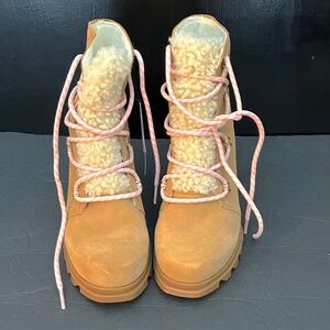 Sorel Boots Size 6 NWT $259.99